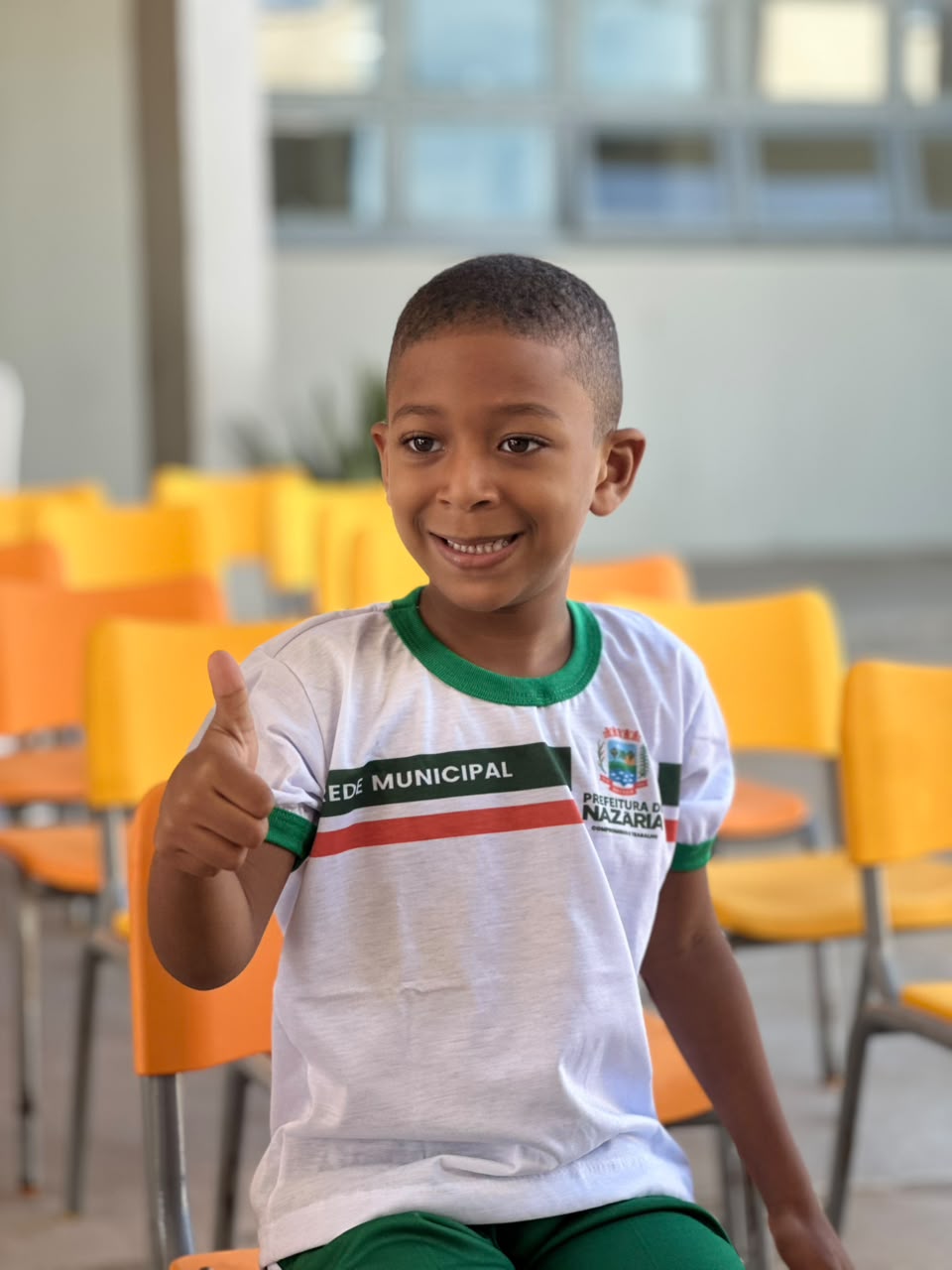 Nazária entrega ônibus escolares com ar-condicionado e kits de uniforme para estudantes - Divulgação/ASCOMNazária entrega ônibus escolares com ar-condicionado e kits de uniforme para estudantes - Divulgação/ASCOM