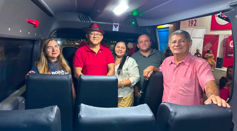 São João do Arraial recebe nova van do Governo Federal para reforçar transporte de pacientes da saúde