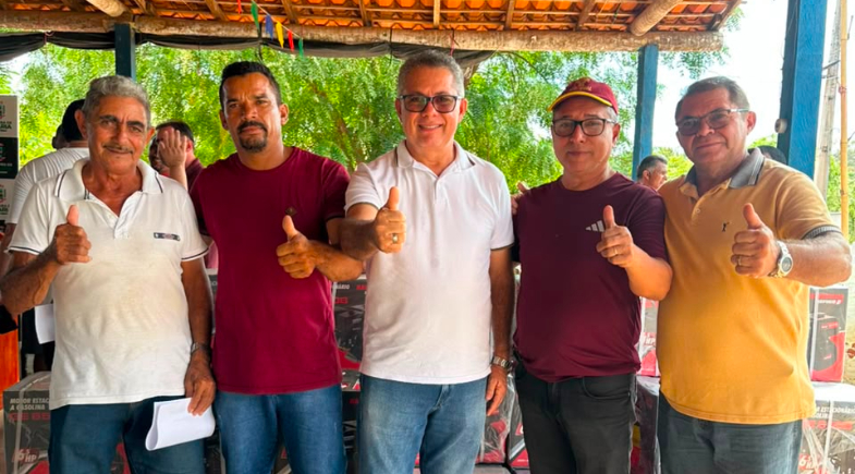 Prefeitura de Nazária entrega 34 motores para fortalecer a pesca artesanal na Caeiras Beira Rio