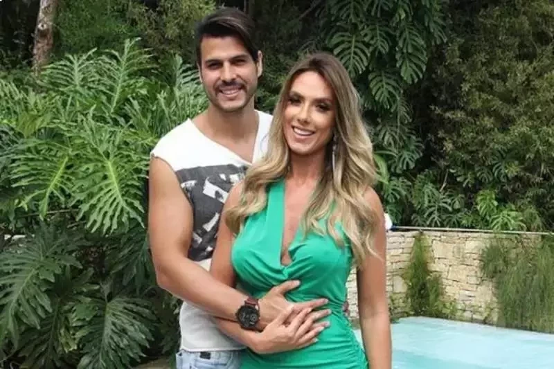 Famosos cujos ex-cônjuges são gays ou bissexuais; o último vai chocar! - imagem 151121