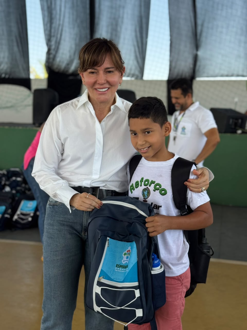 Entrega de kits escolares - Divulgação/ASCOMEntrega de kits escolares - Divulgação/ASCOM