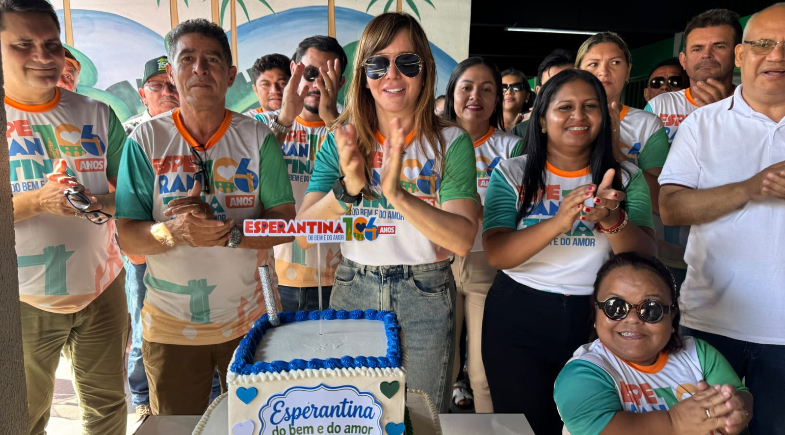 Esperantina realiza alvorada e celebra 106 anos com parabéns no Mercado Público