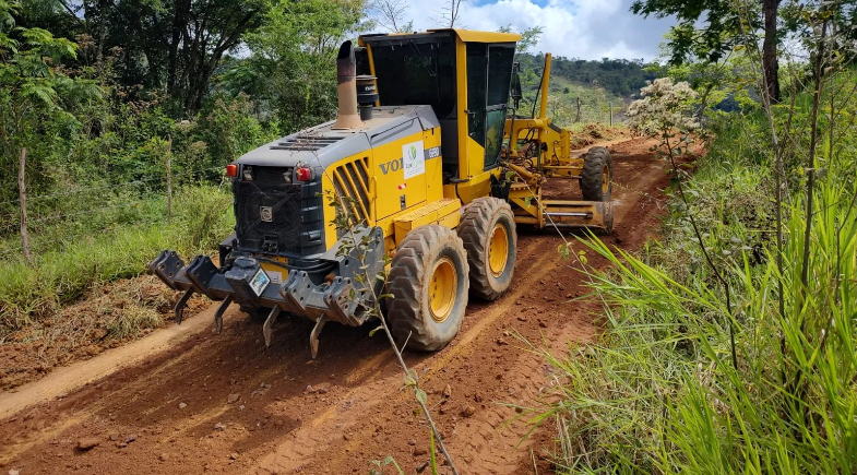 Prefeitura de Caracol recupera estrada vicinal que liga zona urbana ao povoado Lagoa do Mato