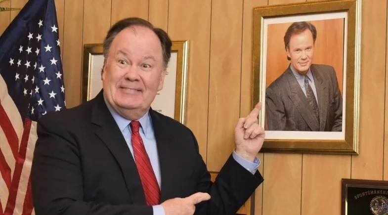 Dennis Haskins, Richard Belding em 'Uma Galera do Barulho', morre aos 75 anos