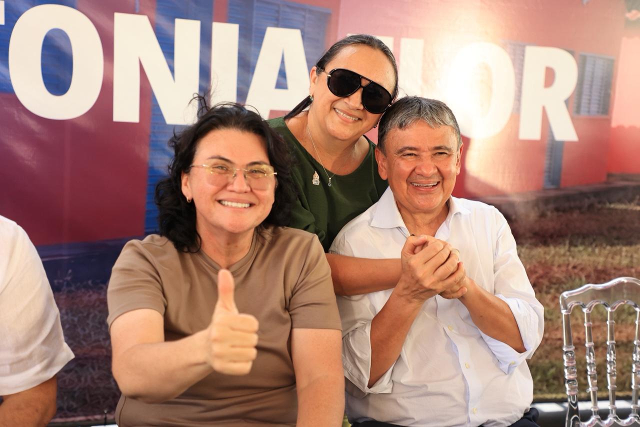 236 famílias recebem novas moradias no Residencial Antônia Flor - Divulgação/ASCOM236 famílias recebem novas moradias no Residencial Antônia Flor - Divulgação/ASCOM